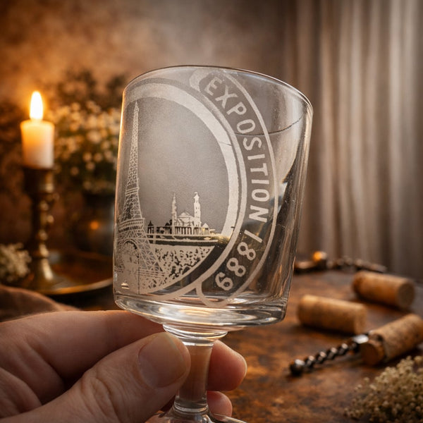 Verre à pied ancien soufflé – Exposition Universelle de Paris 1889 – Gravure Tour Eiffel