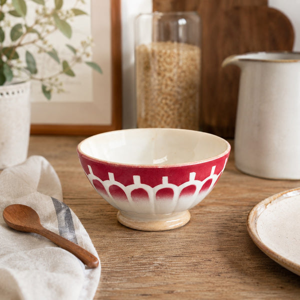 Bol ancien en faïence à facettes rose foncé et blanc à décor géométrique