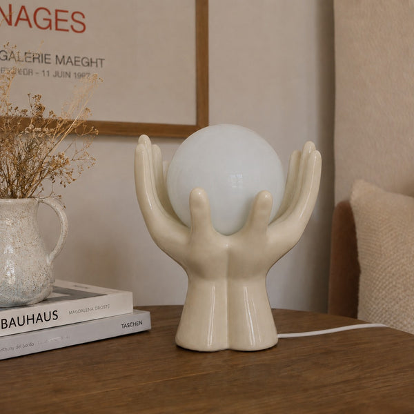 Lampe vintage ivoire en céramique en forme de mains – globe opalin blanc