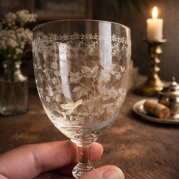 Verre à pied ancien en cristal gravé “Souvenir” – fin XIXe siècle