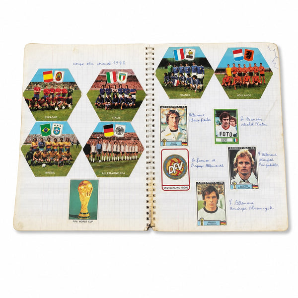 Ancien cahier album de football – Michel Platini, AS Saint-Étienne, Coupe des clubs champions 1976 et Coupes du monde 1978 et 1982