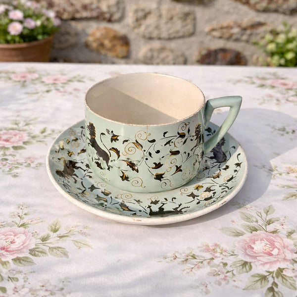 Grosse tasse à déjeuner et soucoupe anciennes Sarreguemines décor lion floral vert céladon