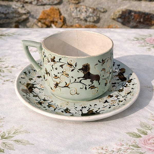 Grosse tasse à déjeuner et soucoupe anciennes Sarreguemines décor lion floral vert céladon