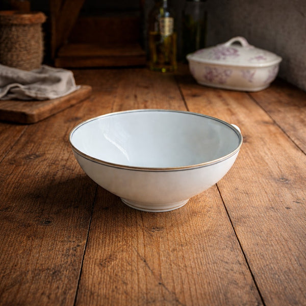 Tasse ancienne en porcelaine blanche monogrammée “S” – liseré doré