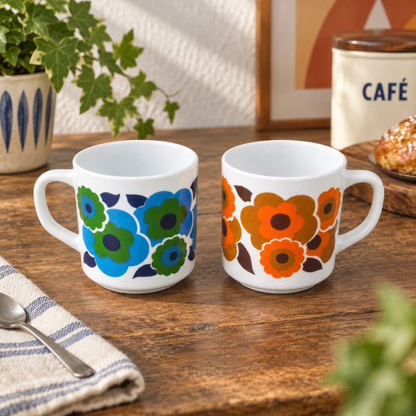 Paire de mugs vintage Arcopal modèle Lotus – années 1970