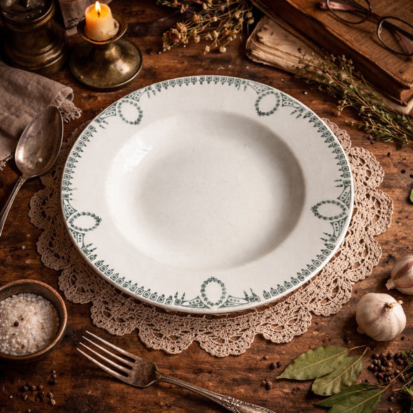 Assiette creuse ancienne CERANORD St Amand – décor vert / guirlandes
