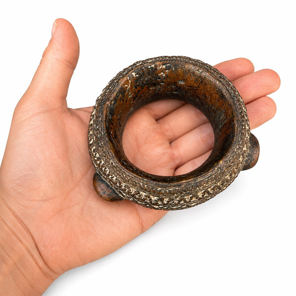 Ancien bracelet ethnique africain de prestige massif en alliage cuivreux – XXe siècle