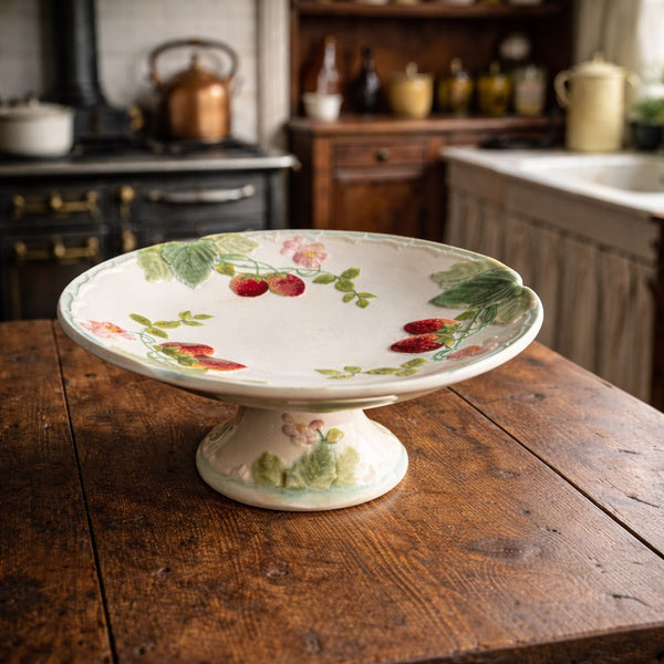 Compotier ancien en barbotine – fraises en relief – HB & Cie – Choisy-le-Roi