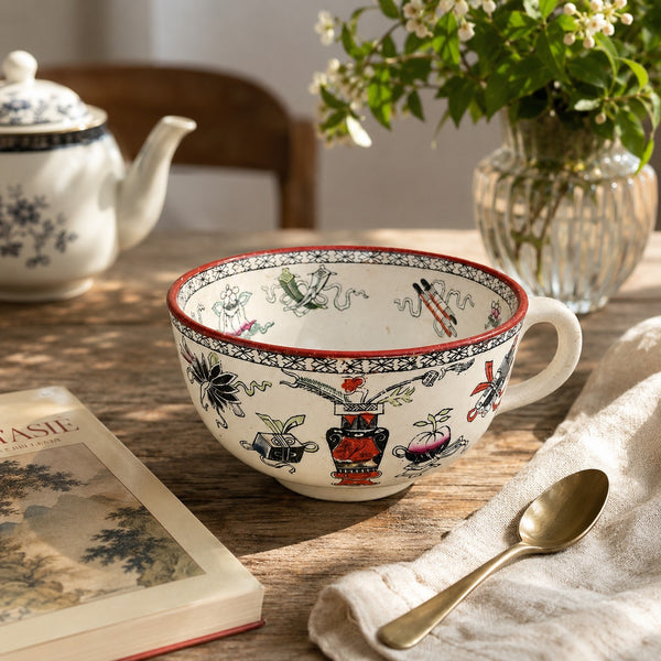 Ancienne tasse à déjeuner en faïence de Maastricht, modèle Potiche – Décor japonisant polychrome