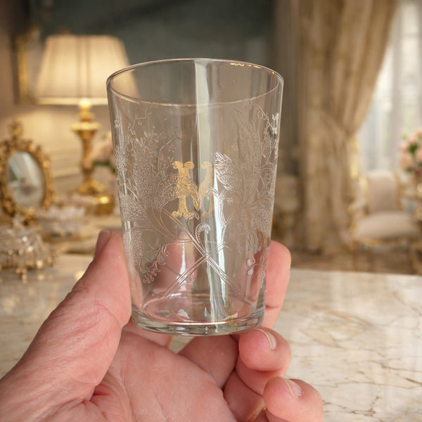Verre / gobelet ancien en cristal soufflé gravé et émaillé – Initiale M – XIXe siècle