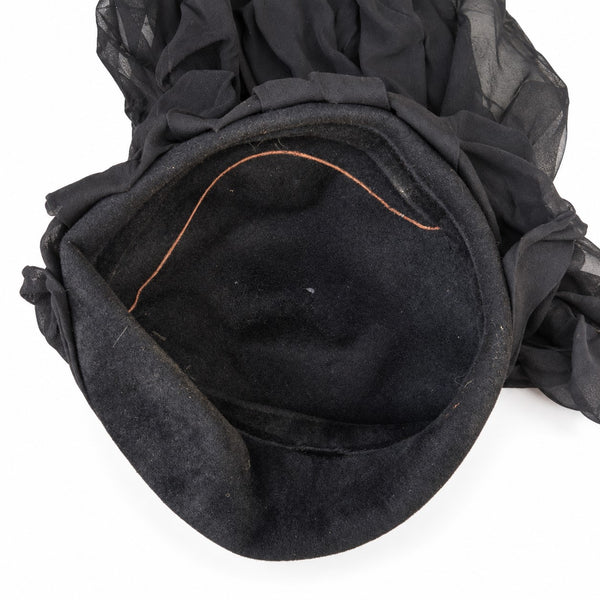 Chapeau de deuil ancien en laine noire avec voile en crêpe de soie