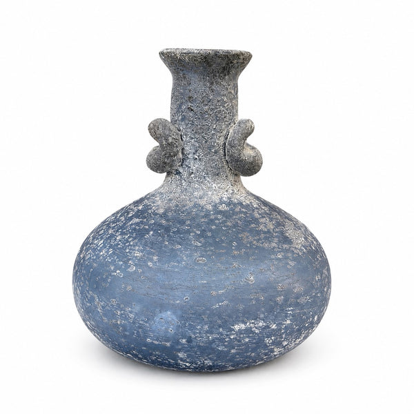Ancien vase ou flacon en verre bleu soufflé à anses appliquées, de type Murano – H. 14 cm