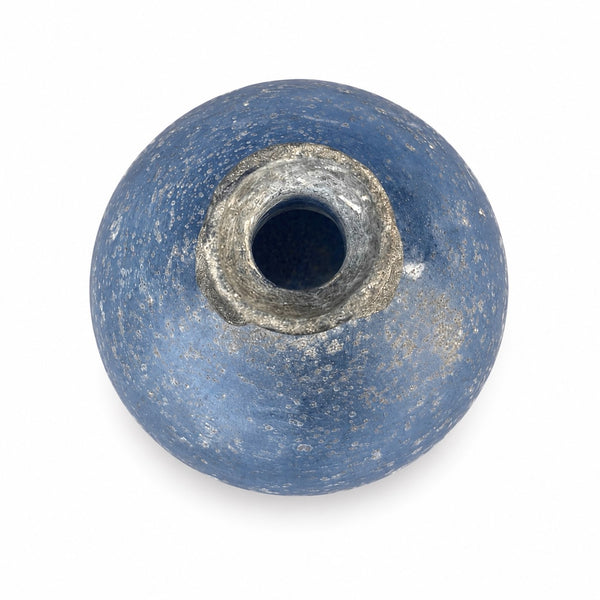 Ancien vase ou flacon en verre bleu soufflé à anses appliquées, de type Murano – H. 14 cm