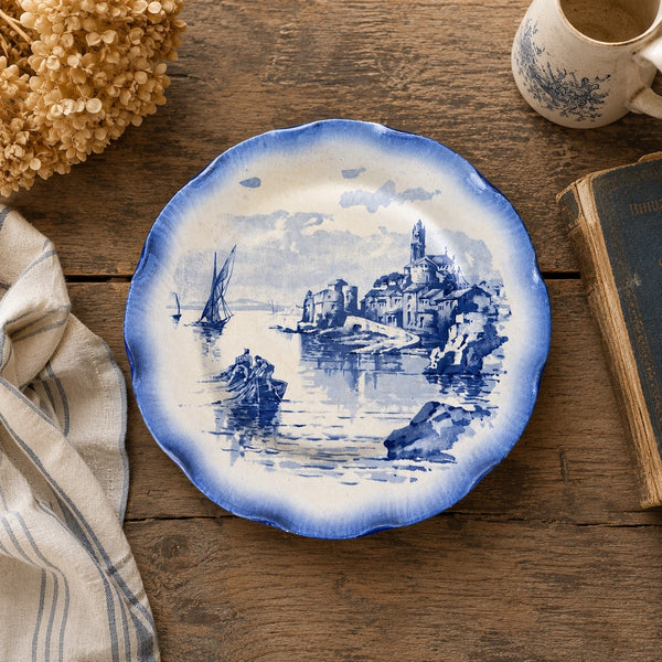 Assiette plate ancienne en faïence de Sarreguemines modèle Marines (1890-1918)