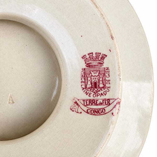 Ancienne assiette montée blanche en porcelaine opaque Terre de Fer de Gien, modèle Congo