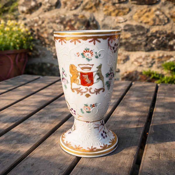 Mazagran en porcelaine – Maison Samson – décor blason & branchages floraux