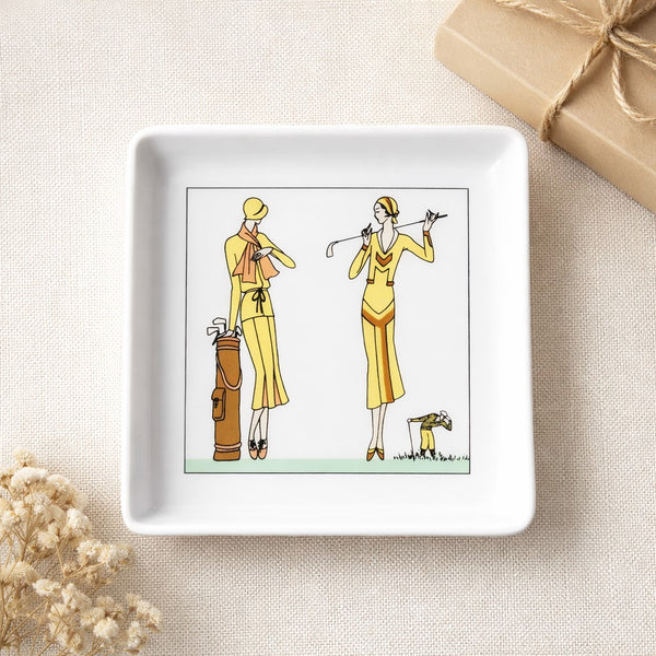 Petite coupelle en porcelaine – Motif golfeuses Art Déco – Création Jacques Lobjoy – Porcelaine d’Auteuil Paris France – Modèle édité en 1982