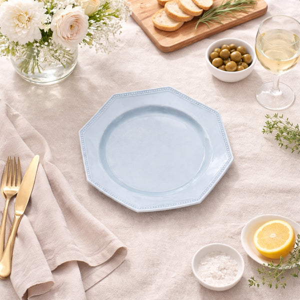 Assiette plate octogonale ancienne Creil & Montereau – modèle à perles – bleu pâle – 24,5 cm