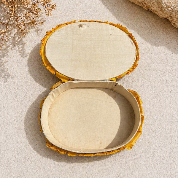 Boîte à ouvrage / bijoux ancienne en carton, tissu et verre bombé – travail de dame