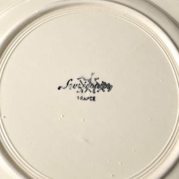 Assiette plate octogonale ancienne en faïence ivoire de Sarreguemines à bord perlé, vers 1920-1950