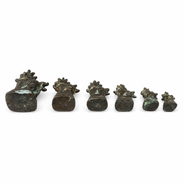 Ensemble de 6 poids de balance zoomorphes en bronze – Créatures de type Qilin – Birmanie (Myanmar)