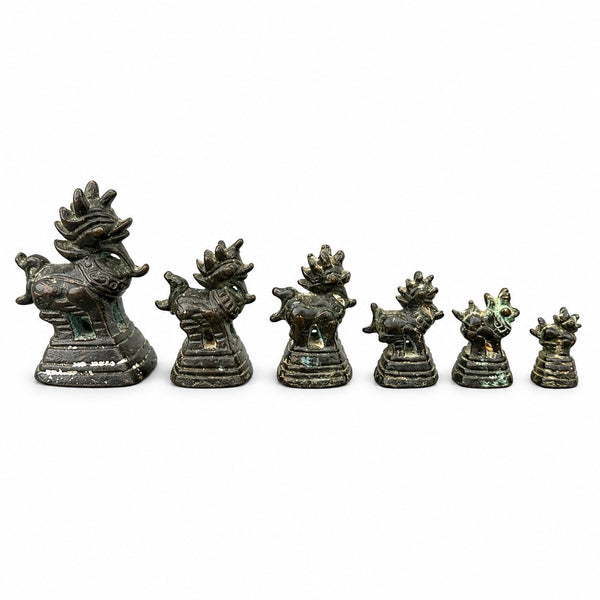 Ensemble de 6 poids de balance zoomorphes en bronze – Créatures de type Qilin – Birmanie (Myanmar)
