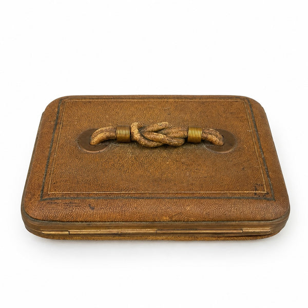 Coffret en cuir et laiton à décor de lacs d'amour – Probable porte-tablier de franc-maçon – France, vers 1890-1910