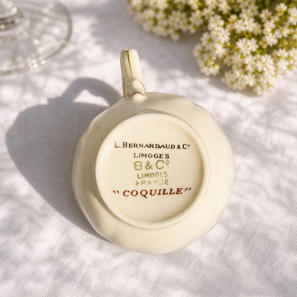 Tasse à café en porcelaine de Limoges L. Bernardaud & Co – Modèle Coquille