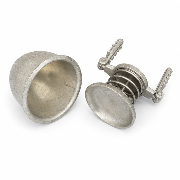 Ancien moule à jambonneau de charcutier en aluminium avec presse à ressort