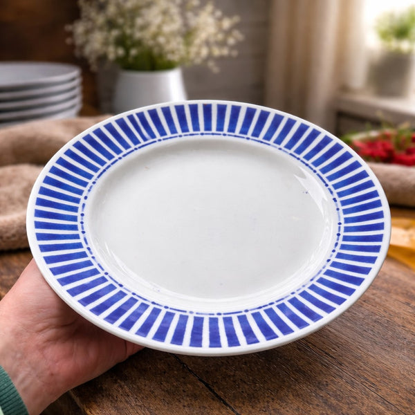 Assiette montée en faïence – modèle “Monique” – C.M. Paris – décor bleu