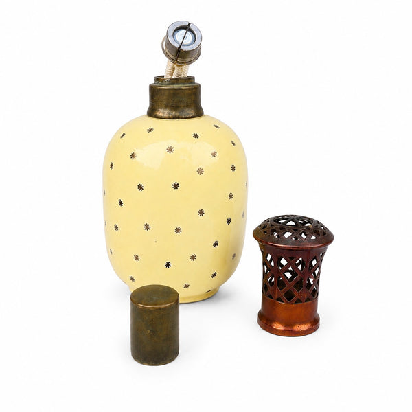 Lampe Berger ancienne Saint-Méen en céramique jaune à décor doré – Monture en laiton ajouré – Circa 1930/1940