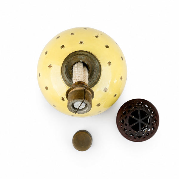 Lampe Berger ancienne Saint-Méen en céramique jaune à décor doré – Monture en laiton ajouré – Circa 1930/1940