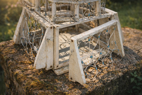 Cage à oiseaux décorative ancienne en métal et bois – Modèle oriental – H. 39 cm