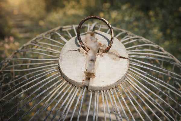 Cage à oiseaux décorative ancienne en métal et bois – Modèle oriental – H. 39 cm