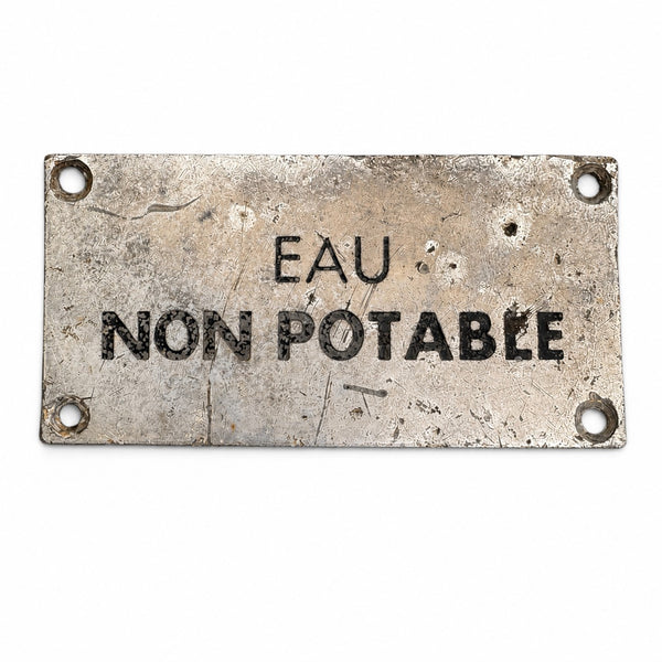 Petite plaque ancienne « Eau Non Potable » en aluminium patiné