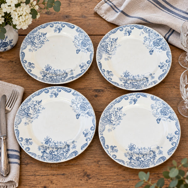 Lot de 4 assiettes plates anciennes en Terre de Fer de Clairefontaine LG Léon Graves – modèle Pavots – décor floral bleu