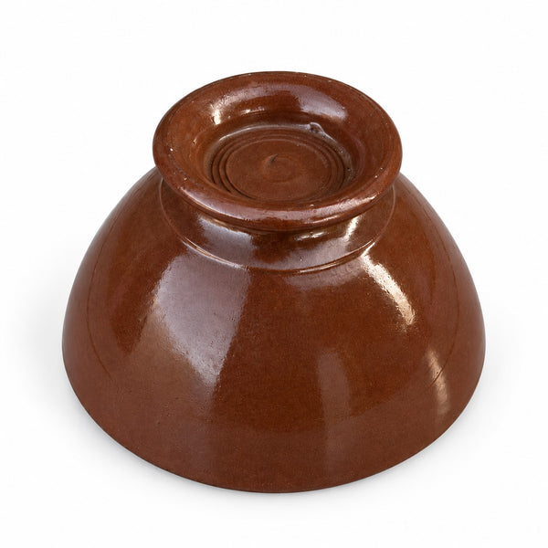 Bol ancien en faïence émaillée marron chocolat sur pied – possiblement en terre carmélite, XIXᵉ siècle
