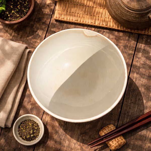 Bol ancien à facettes en faïence – décor rose foncé