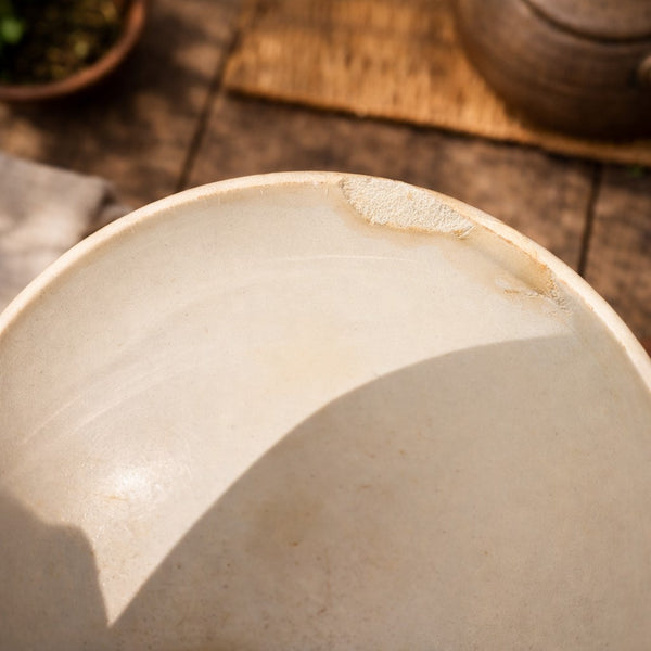 Bol ancien à facettes en faïence – décor rose foncé