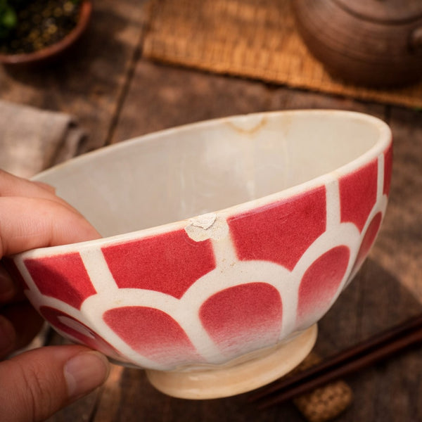 Bol ancien à facettes en faïence – décor rose foncé