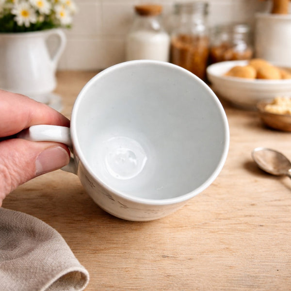 Tasse ancienne en faïence Saint-Amand – décor vert