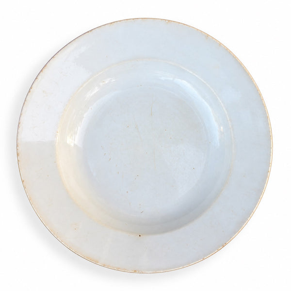Lot de 4 assiettes creuses anciennes blanches en faïence de Creil et Montereau – XIXe siècle