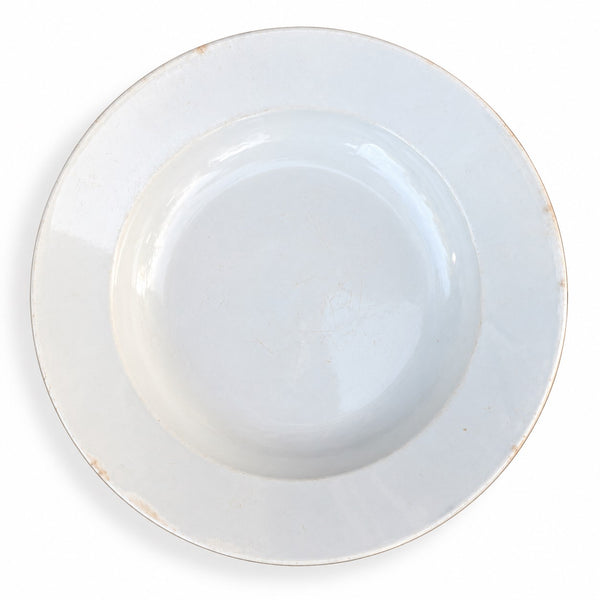 Lot de 4 assiettes creuses anciennes blanches en faïence de Creil et Montereau – XIXe siècle