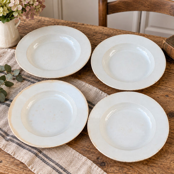 Lot de 4 assiettes creuses anciennes blanches en faïence de Creil et Montereau – XIXe siècle