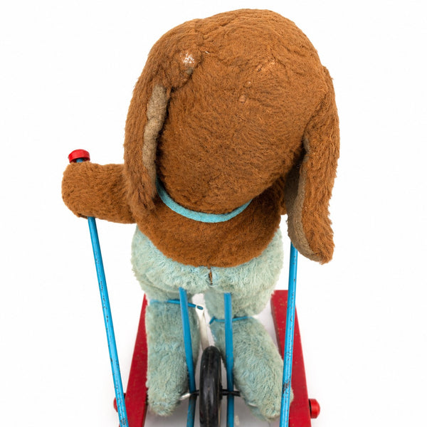 Jouet ancien à tirer animé – chien en peluche sur tricycle à skis