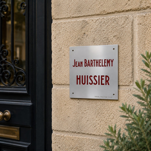 Plaque de métier ancienne d’huissier « Jean Barthelemy – Huissier » en métal probablement en laiton chromé
