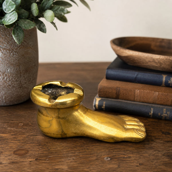 Cendrier vintage en bronze en forme de pied - 14 cm