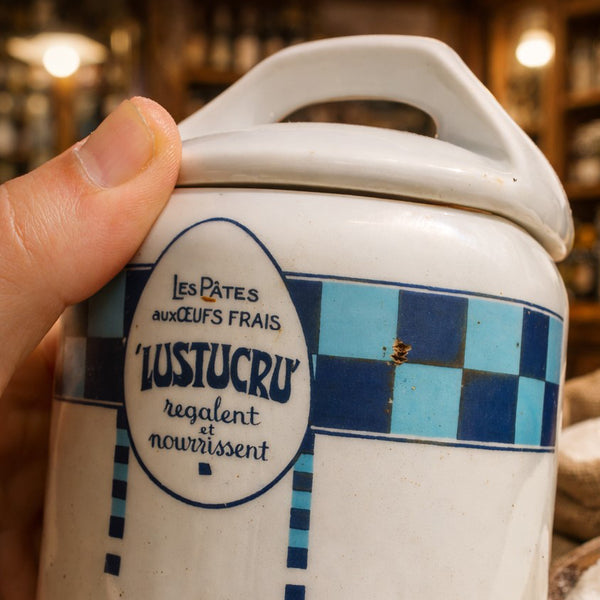 Pot à épices publicitaire Lustucru « Sucre » – Cadeau-prime des années 1950 – Faïencerie de Moret – A. Cartier-Millon Grenoble