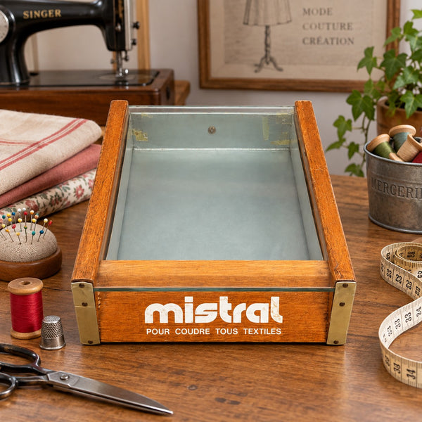 Ancienne vitrine de comptoir publicitaire Mistral – Présentoir de fils à coudre et mercerie