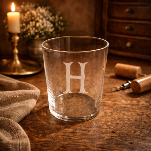 Verre / gobelet ancien en cristal soufflé gravé – Initiale H – XIXe siècle